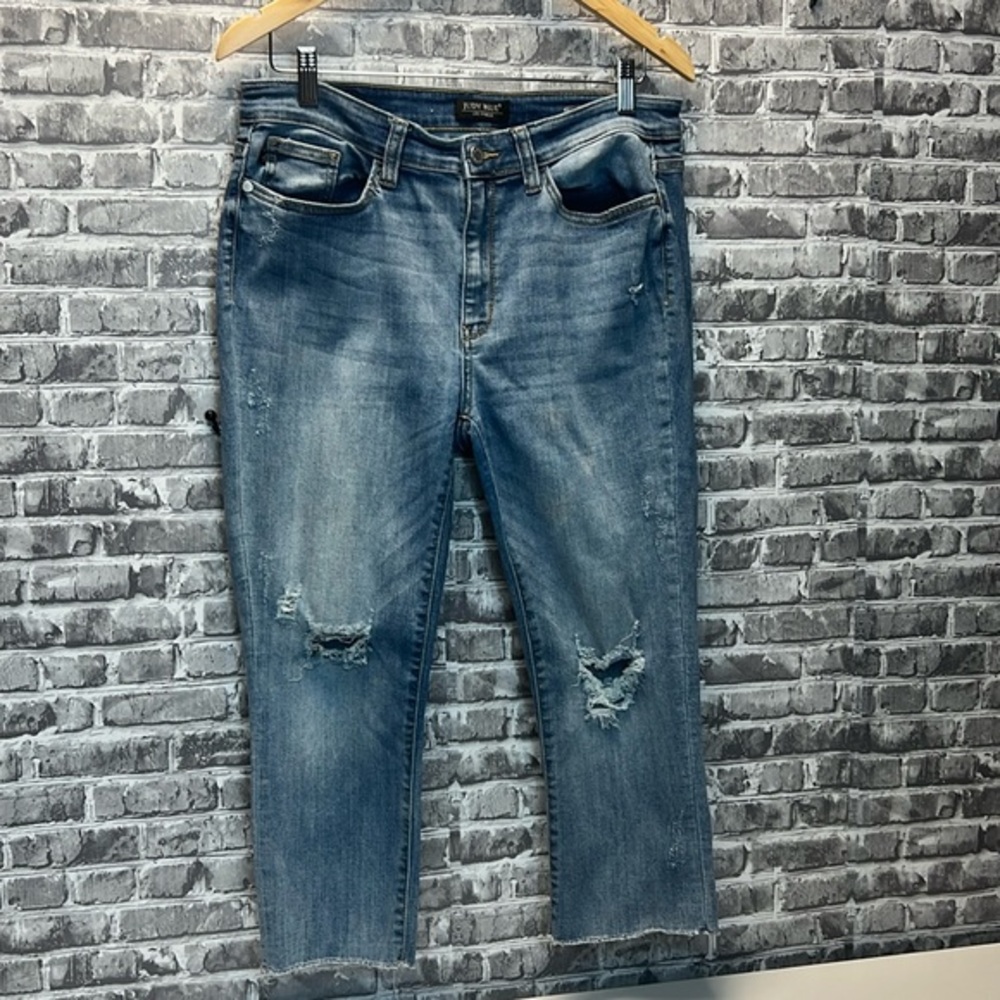 Judy Blue Distressed Jeans +